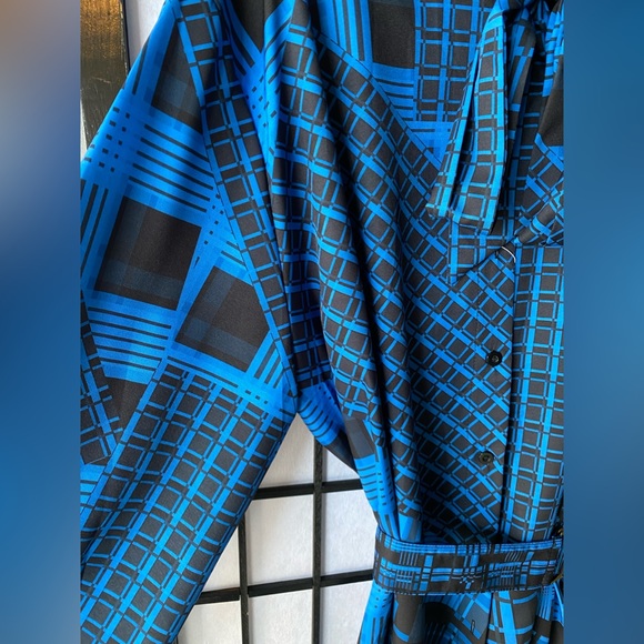 4X-5X Elle Blue & Black Geo Print Dress with Belt - Picture 6 of 8